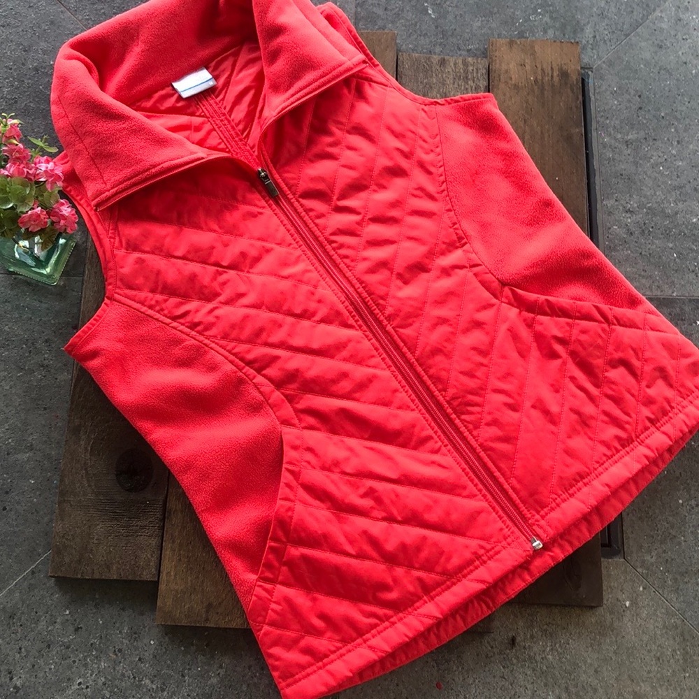 columbia quilted vest size medium
